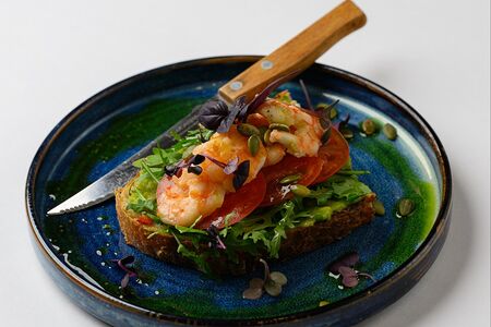 Брускетта с креветками