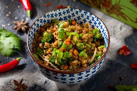 Рис с овощами и яйцом