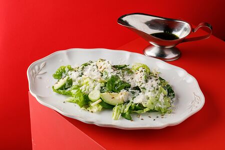 Половинка большого зеленого салата