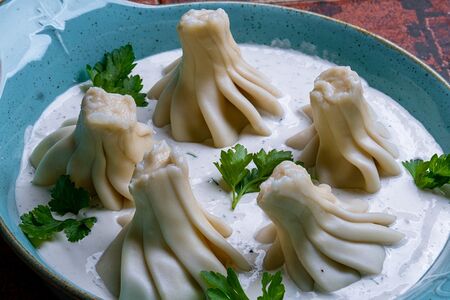 Мини-хинкали в сливочном соусе 350гр