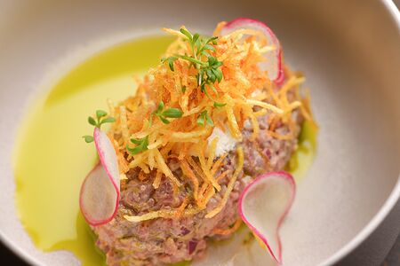 Тартар из говядины с картофелем пай