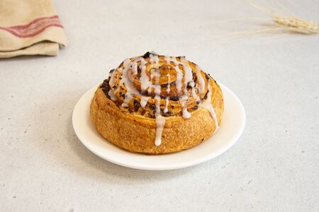 Улитка с творогом и изюмом