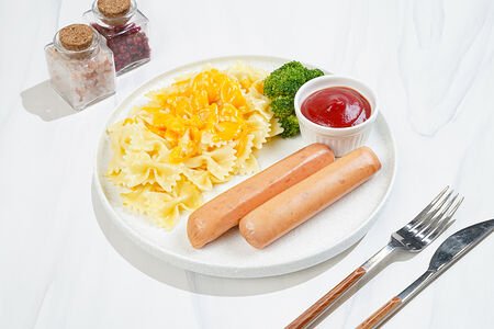 Сосиски из индейки с макаронами
