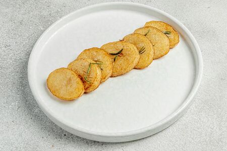Картофель с розмарином