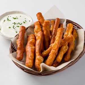 Чечил жареный с соусом тартар