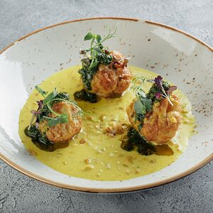 Запеченная цветная капуста с соусом карри