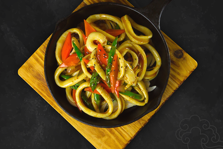 № 600 Кальмар с овощами на чугуне