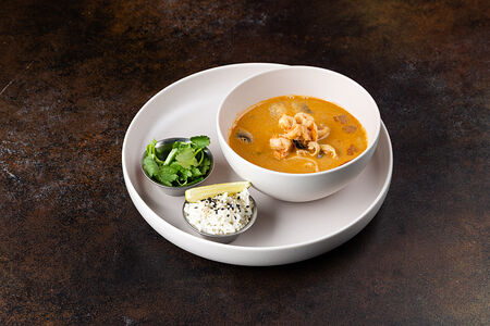 Тайский суп с морепродуктами