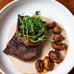 Говяжий язык на гриле под соусом капучино