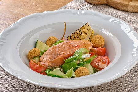 Салат с красной рыбой