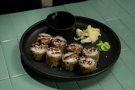 Маки с угрем жареный