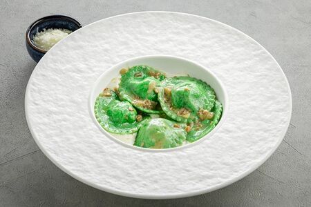 Равиоли с рикоттой и шпинатом