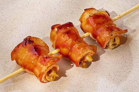 Шашлычок из мидий в беконе