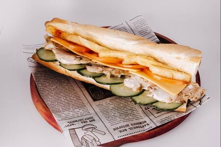 Клаб-сэндвич с курицей и фри 