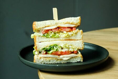 Сендвич с куриной грудкой