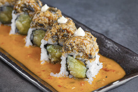 Ролл с угрем и запеченным баклажаном