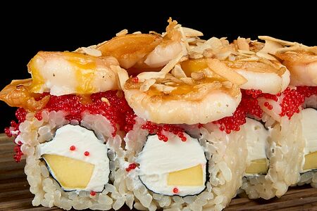 Калифорнииский с манго и креветкой