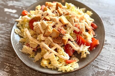 Салат Цезарь с курицей