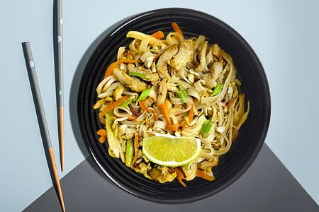 Лапша пад тай с курицей