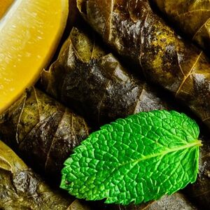 Долма с муссом мацони и гранатом