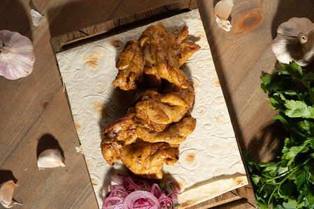 Куриное бедро с салатом коул слоу