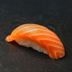 Суши с лососем