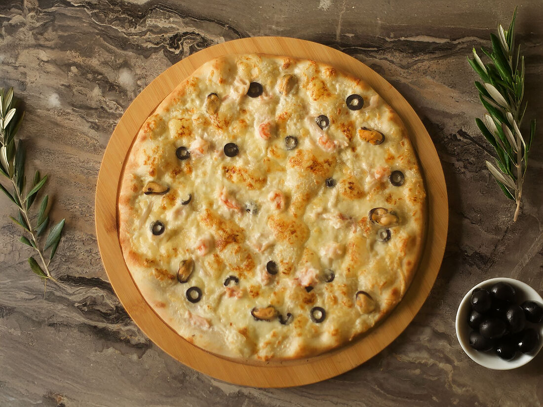 Чё, по пицце?