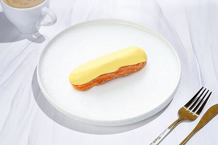 Эклер лимонный