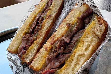 Сандвич с брискетом