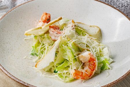 Салат Цезарь с креветкой