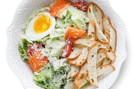 Салат Цезарь с лососем