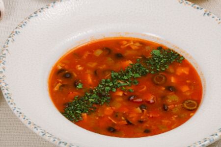 Суп с мясными деликатесами