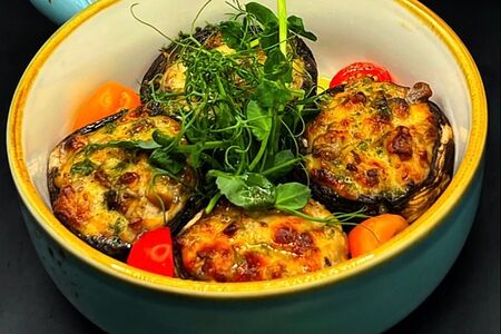 Грибы в ореховом соусе с моцареллой