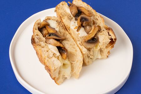 Фокачча с грибами и трюфельным айоли