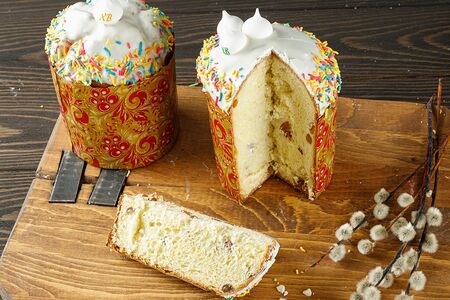 Кулич творожный с цукатами и изюмом