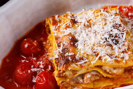 Лазанья с рагу из мраморной говядины