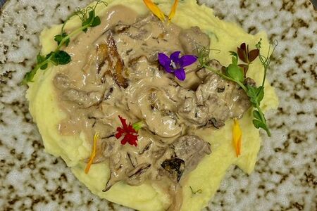 Бефстроганов с картофельным пюре