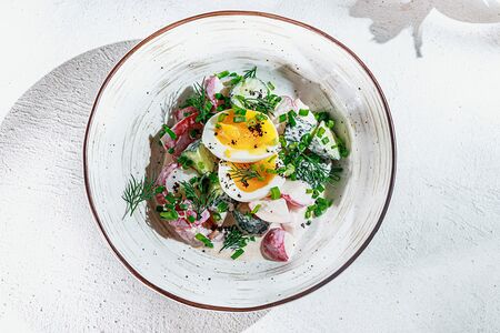 Салат летний с яйцом