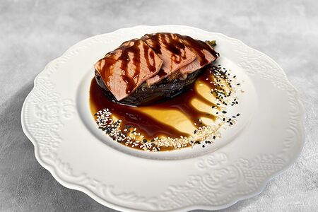 Печёный баклажан с лососем и горгонзолой