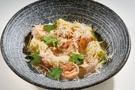 Картофельные ньокки в сливочном соусе с креветками