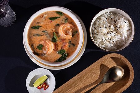 Том ям с морепродуктами