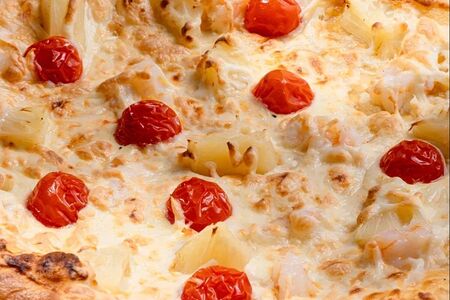 Хачапури с креветкой и ананасом 