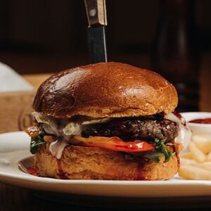 Бургер с пьяной вишней