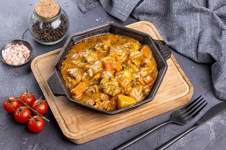 Пряное жаркое из куриного бедра