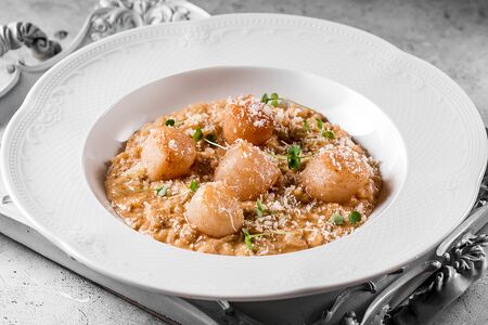 Ризотто с гребешком и соусом биск