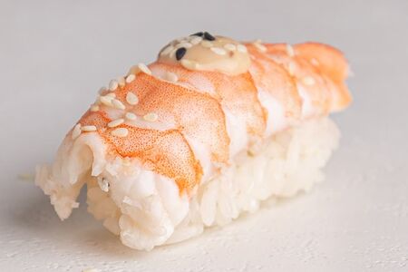 Суши с креветкой
