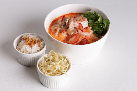 Том ям с морепродуктами с рисом