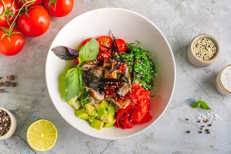 Поке с копченым угрем