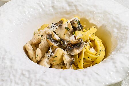 Тальятелле с курицей и грибами 