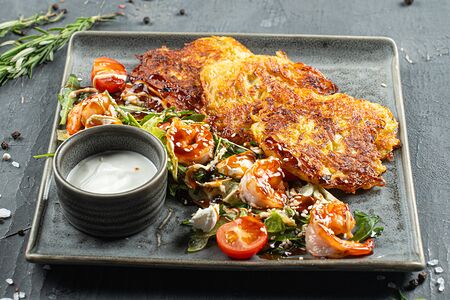 Драники с креветками и сыром креметта